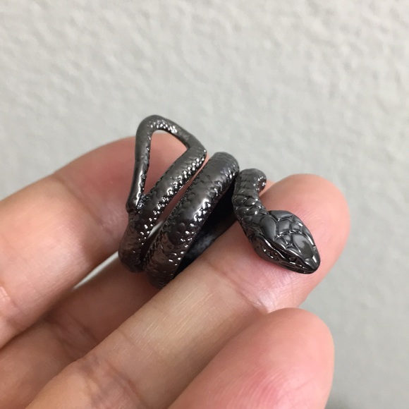 🖤New Snake ring - Picture 6 of 13